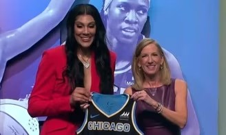image-245 Pivô da seleção brasileira é terceira escolha do Draft da WNBA