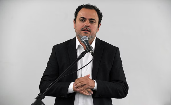 image-302 Deputado Glauber Braga expulsa militante do MBL da Câmara