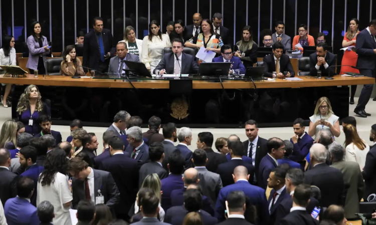 image-304-750x449 Congresso derruba vetos e eleva valor de emendas parlamentares