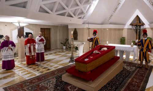 17453474322584693946743752479691-500x299 Papa Francisco: velório aberto começa amanhã, funeral será no sábado